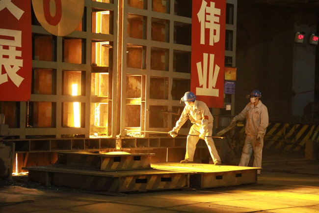 環(huán)保地坪涂料廠家給鋼鐵廠地面施工時(shí)要注意什么？